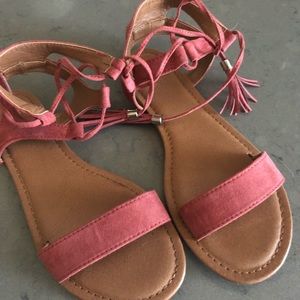Girls peek sandals